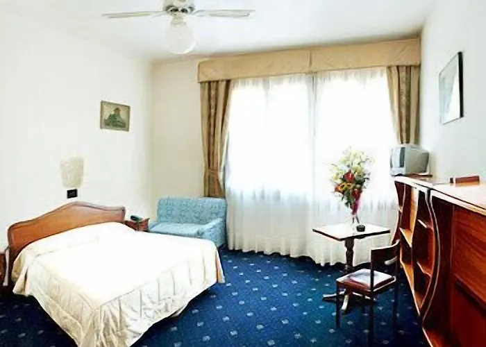 Hotel Cristallo 2*